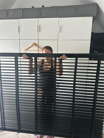 Zwarte houten jaloeziën B175cm x H130cm beschikbaar voor biedingen