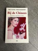 Bettine Vriesekoop - Bij de Chinees, Boeken, Maatschappij en Samenleving, Ophalen of Verzenden, Zo goed als nieuw, Bettine Vriesekoop