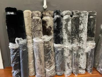 Velours  vloerkleden beschikbaar voor biedingen