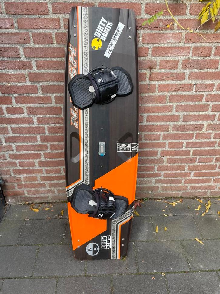 Naish Monarch 2021, Watersport en Boten, Kitesurfen, Gebruikt, Kiteboard, 4 m² of minder, Twintip, Ophalen of Verzenden