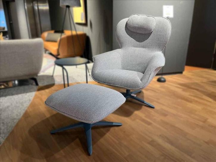 Pode Flare fauteuil en poef – showroommodel, Huis en Inrichting, Fauteuils, Zo goed als nieuw, Stof, 75 tot 100 cm, 75 tot 100 cm