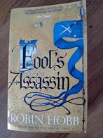 Fool's Assassin. Fritz & The Fool Book 1, Boeken, Ophalen of Verzenden, Gelezen, Robin Hobb