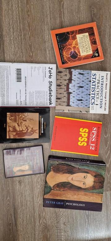 Diverse boeken.  beschikbaar voor biedingen