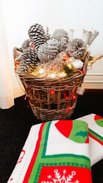 Kerstverlichting in mand, heel gezellig............... beschikbaar voor biedingen