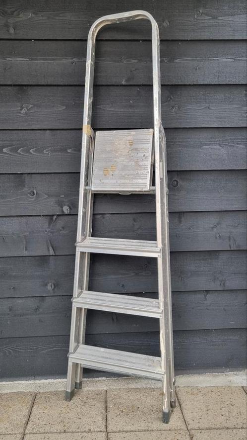 T-k 4 treden Keukentrap Huishoudtrap lichtgewicht aluminium, Doe-het-zelf en Verbouw, Ladders en Trappen, Zo goed als nieuw, Trap
