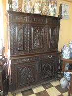 Antieke eiken bretonse kast met hout snijwerk., Antiek en Kunst, Ophalen