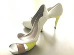 Charles & Keith white / fluo pumps 38, Gedragen, Charles &  Keith, Ophalen of Verzenden, Wit