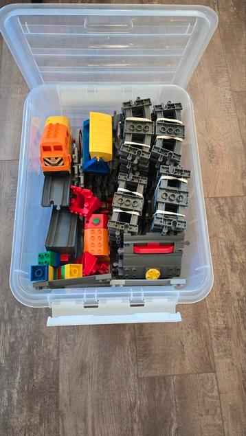 Duplo treinbaan met 2 e-locs beschikbaar voor biedingen