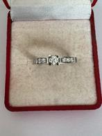 14 KRT.WIT GOUDEN SHOULDER RING 7 DIAMANTEN TOTAAL 0,28 CT, Wit, Ophalen of Verzenden, Zo goed als nieuw, 17 tot 18