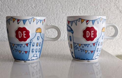 Twee Douwe Egberts senseo mokken, Huis en Inrichting, Keuken | Servies, Zo goed als nieuw, Kop(pen) en/of Schotel(s), Overige stijlen