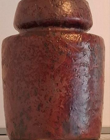 Piet Knepper voor Mobach. Rood vaasje. Ca 1960. 12 cm. beschikbaar voor biedingen