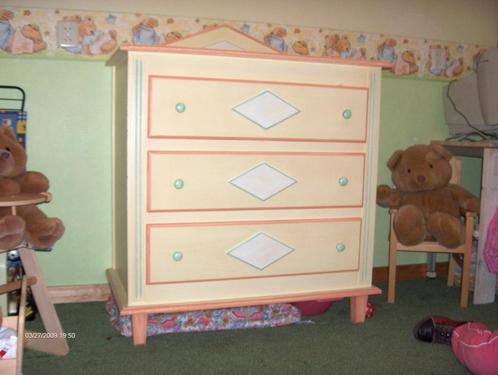 Mooie commode met kapstokje/boekenplank, Kinderen en Baby's, Kinderkamer | Commodes en Kasten, Gebruikt, Commode, 90 tot 105 cm