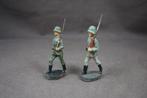 2 verschillende marcherende soldaten - Elastolin, Verzamelen, Ophalen of Verzenden