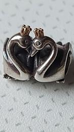 🥰 ZELDZAME originele Pandora bedel zwanen met goud kroontje, Sieraden, Tassen en Uiterlijk, Bedels, Ophalen of Verzenden, Zo goed als nieuw