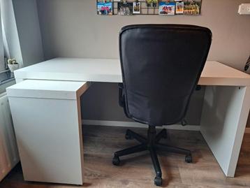 Ikea bureau Malm wit incl. bureaustoel. - afbeelding 2