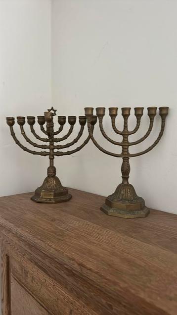 Chanoekia en menorah beschikbaar voor biedingen
