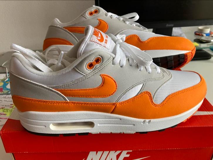 Nike Air Max 1 Anniversary Magma Orange - 45 EU, Kleding | Heren, Schoenen, Zo goed als nieuw, Sneakers of Gympen, Overige kleuren
