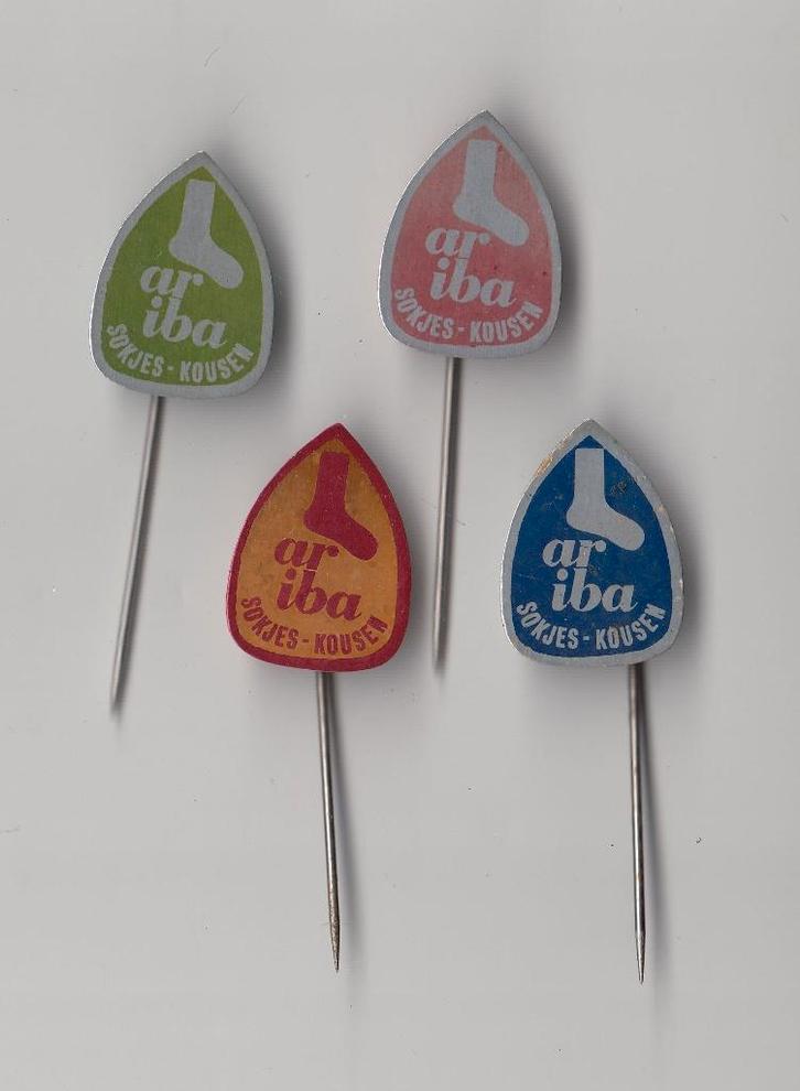 Ariba Kousen Sokjes speldjes, Verzamelen, Speldjes, Pins en Buttons, Gebruikt, Speldje of Pin, Overige onderwerpen, Ophalen of Verzenden