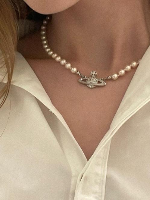 Vivienne Westwood parel ketting, Sieraden, Tassen en Uiterlijk, Kettingen, Nieuw, Overige materialen, Beige, Met hanger, Ophalen of Verzenden