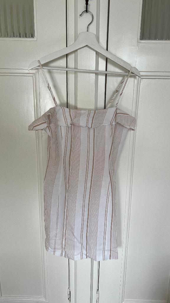 Wit linnenlook jurkje met bruine strepen Forever 21 maat M, Kleding | Dames, Jurken, Zo goed als nieuw, Maat 38/40 (M), Wit, Boven de knie