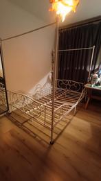 GRATIS Hemelbed voor iemand die kan lassen of handig is, Antiek en Kunst, Antiek | Meubels | Bedden, Ophalen