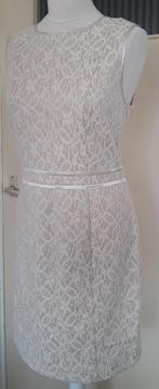 Prachtige jurk van Atmosphere, stijl Claudia Sträter, Purdey, Maat 38/40 (M), Atmosphere, Beige, Nieuw