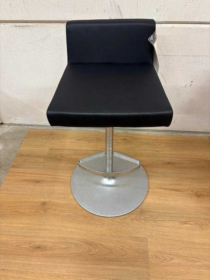 Rolf Benz Barkruk - Stijlvol Design, Huis en Inrichting, Barkrukken, Zo goed als nieuw, 60 tot 90 cm, Leer, 1 kruk, In hoogte verstelbaar