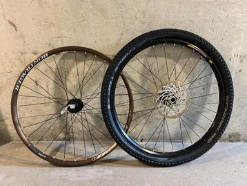 2x MTB Wielen (Mavic & Bontrager) + 1 Band (Schwalbe) beschikbaar voor biedingen