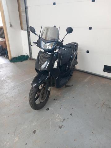 Kymco people s 2011 brom met wat werk beschikbaar voor biedingen