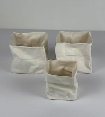 Set Paperbag Serax Kiki van Eijk porselein kreukelvaas beschikbaar voor biedingen