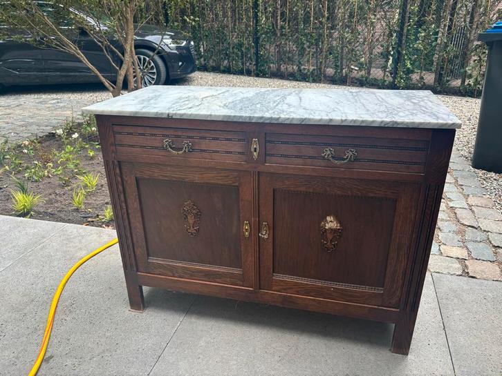 Gratis - Antiek houten kastje/toilettafel met marmeren blad, Antiek en Kunst, Antiek | Meubels | Tafels, Ophalen