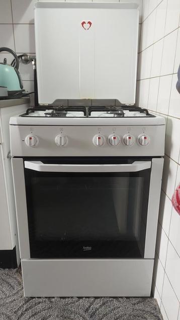Beko Gasfornuis met oven in goedestaat beschikbaar voor biedingen