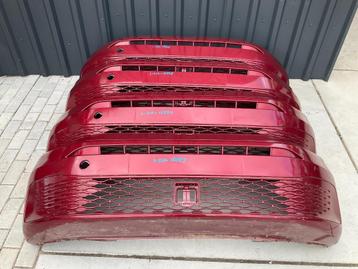 Bumper Volkswagen CADDY 2k7 2K7807221A Voorbumper ROOD beschikbaar voor biedingen