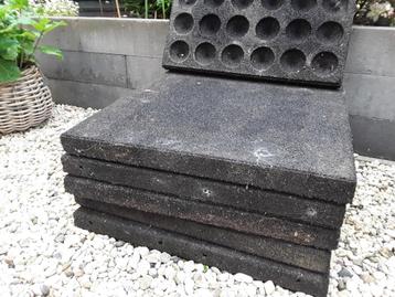 Rubberen tuin of speelplaats  tegels 40 mm dik 50x50 12 stuk beschikbaar voor biedingen