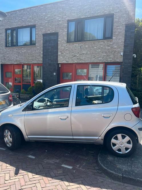 Toyota Yaris 1.0 16V Vvti 5DR Linea Terra MMT 2003 Grijs, Auto's, Toyota, Particulier, Yaris, ABS, Airbags, Boordcomputer, Centrale vergrendeling