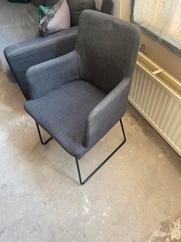 Eetkamer stoelen beschikbaar voor biedingen