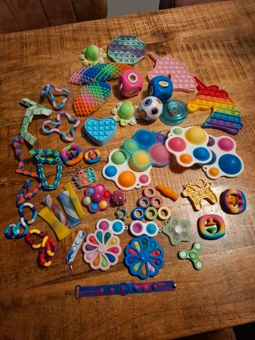 Fidget toys 46 stuks beschikbaar voor biedingen