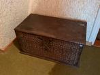 Antieke houten kist met inlegwerk, Ophalen