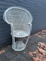 Vintage witte rieten kinderstoel of grote poppenstoel, Huis en Inrichting, Fauteuils, Ophalen, Minder dan 50 cm, Gebruikt, Minder dan 75 cm