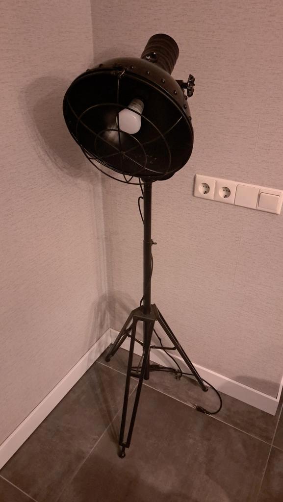 Industriële Vloerlamp, Huis en Inrichting, Lampen | Vloerlampen, Gebruikt, 150 tot 200 cm, Metaal, Ophalen of Verzenden