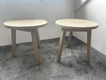 2x Bijzettafeltjes - Hout beschikbaar voor biedingen