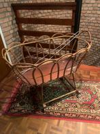 Antieke wieg met bekleding en hemel, Ophalen