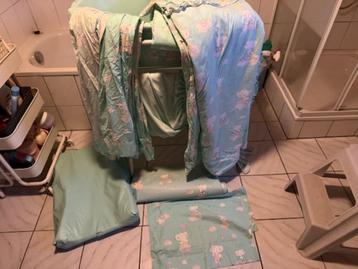 Brocante set groen met olifant.. Badje, standaard enz. mint beschikbaar voor biedingen