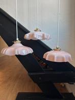 Vinatge set 3 roze glazen franse hanglampen sierlijk opaline, Ophalen of Verzenden, Glas, Minder dan 50 cm