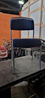 2 stoelen maat ijzeren frame , blauw stof zitvlak, Blauw, Gebruikt, Stof, Ophalen