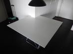 Designtafel  (frame en bewerkt blad) van 120 x 120 cm, 100 tot 150 cm, 100 tot 150 cm, Gebruikt, Metaal