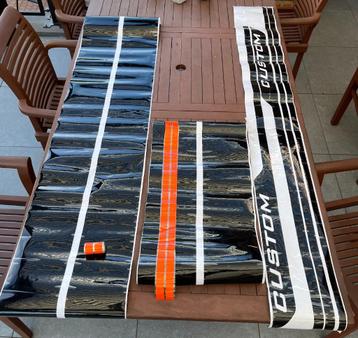 Ford Transit Courier, stripes ZWART/ORANJE en CUSTOM zijkant beschikbaar voor biedingen