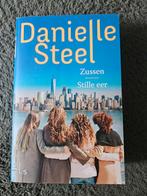 Danielle Steel - Zussen, Stille eer, Danielle Steel, Ophalen of Verzenden, Zo goed als nieuw, Nederland