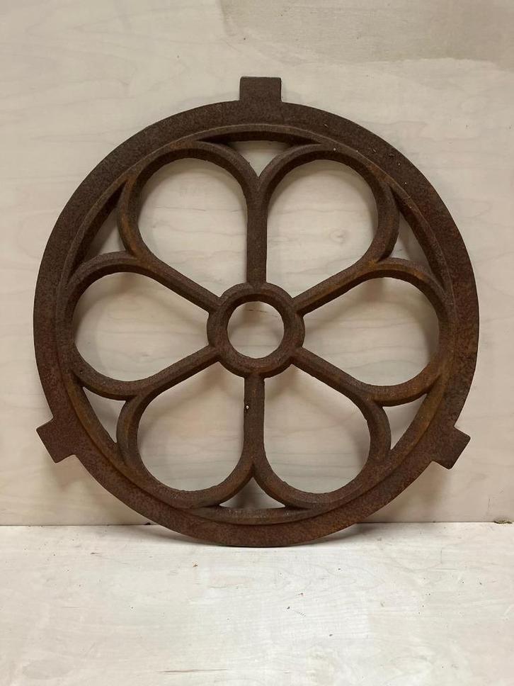 Gietijzeren stalraam 70 cm diameter €125 incl, Doe-het-zelf en Verbouw, Glas en Ramen, Gevelraam of Ruit, Minder dan 80 cm, Minder dan 80 cm
