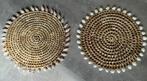 2 Boho style placemats sisal met schelpen, Huis en Inrichting, Ophalen of Verzenden, Zo goed als nieuw, Bord